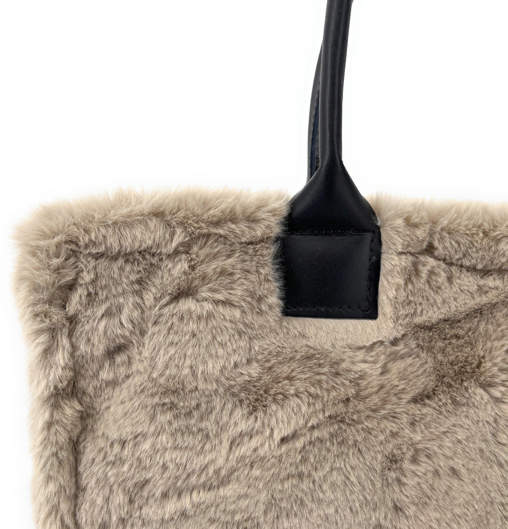 Sac cabas en fausse fourrure et cuir PILLOW Gris taupe clair