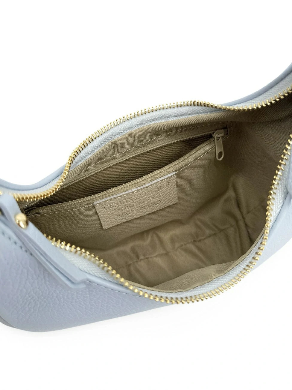 Halbmond-Tasche aus genarbtem Leder SILOE Pastellblau