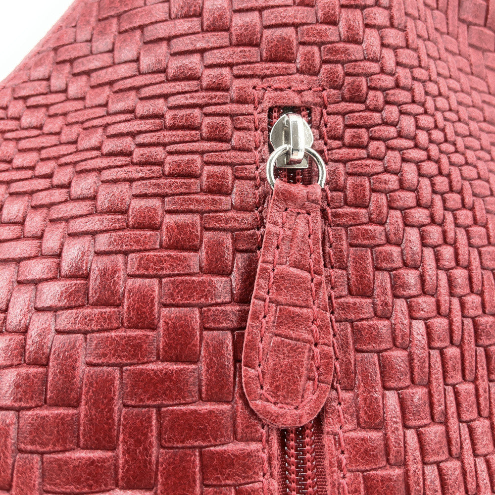 Sac HOBO en cuir embossé tressage MANDALAY Rouge magenta