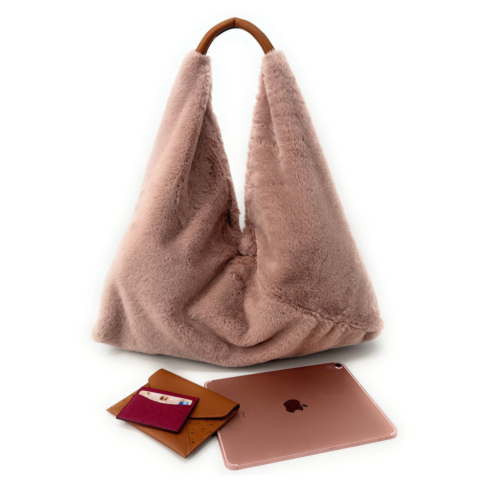 Grand sac hobo en fausse fourrure et cuir FLUFFY Rose poudre
