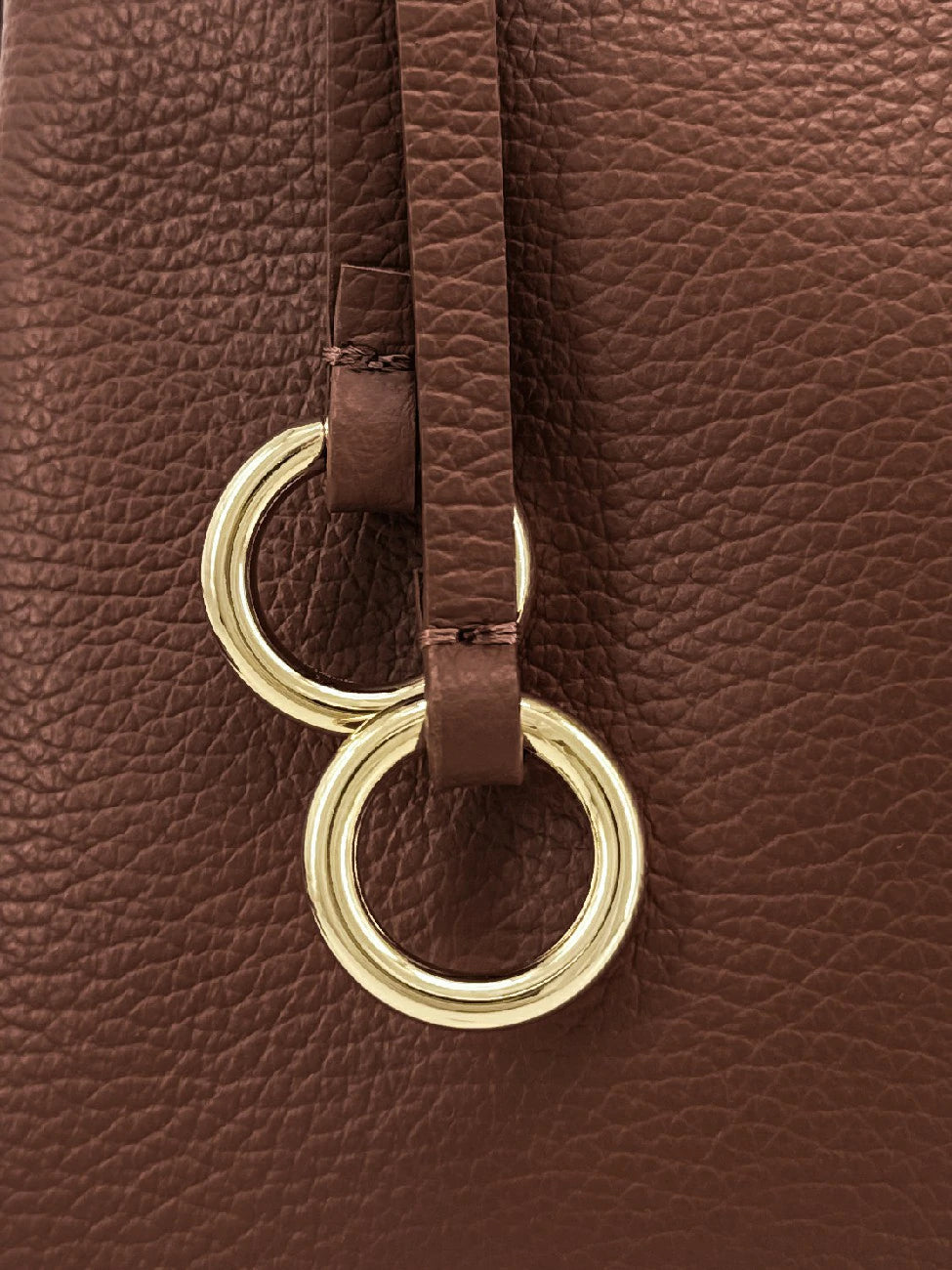 Handtasche aus genarbtem Leder CHELSEA Schokobraun