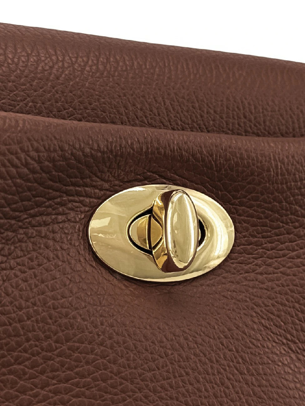 Handtasche aus genarbtem Leder CHELSEA Schokobraun