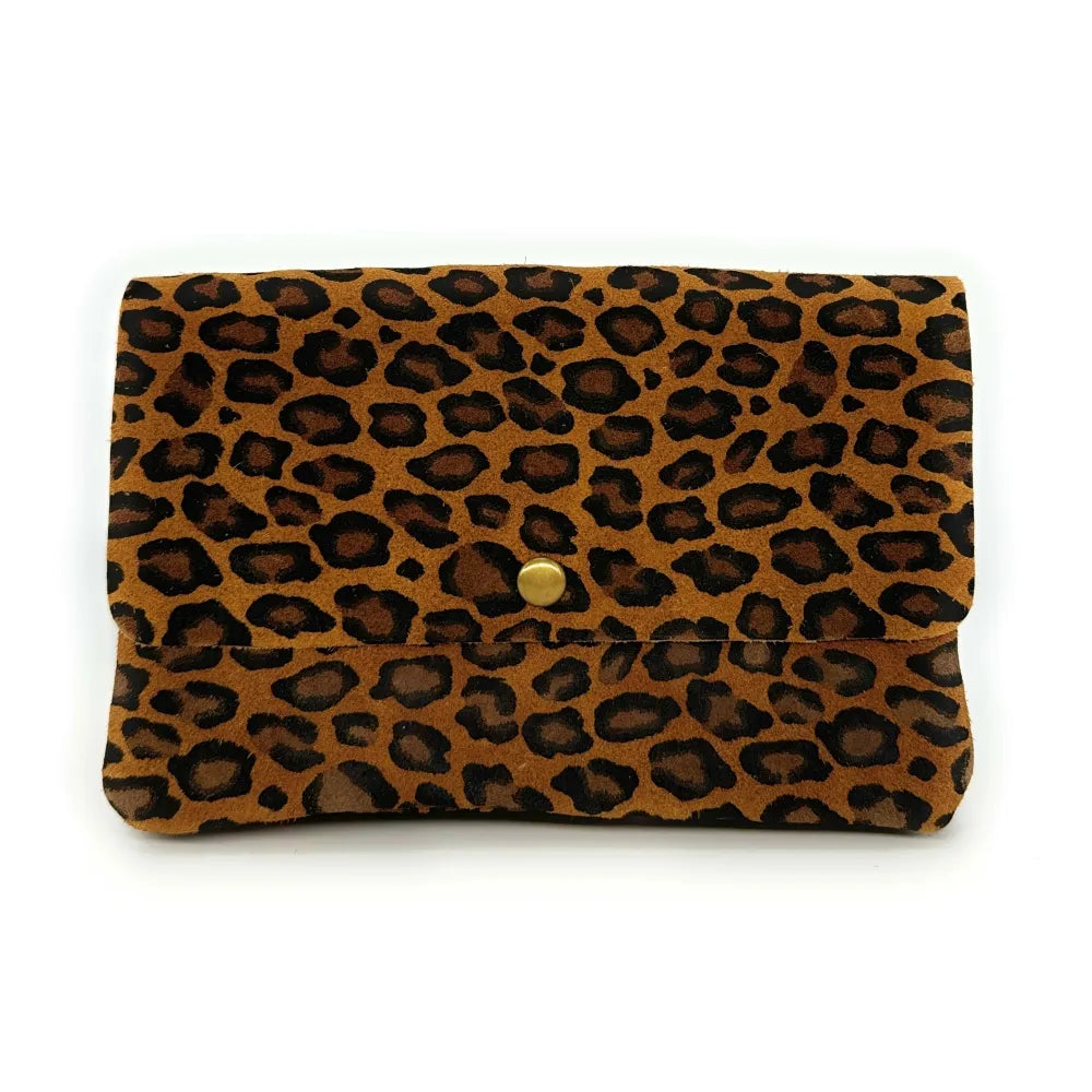 Sac pochette en croûte de cuir à motif MAELIA JUNGLE Léopard camel