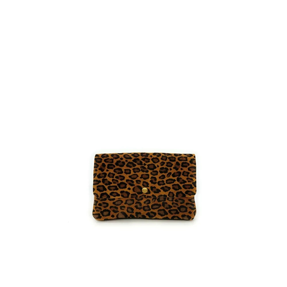 Sac pochette en croûte de cuir à motif MAELIA JUNGLE Léopard camel