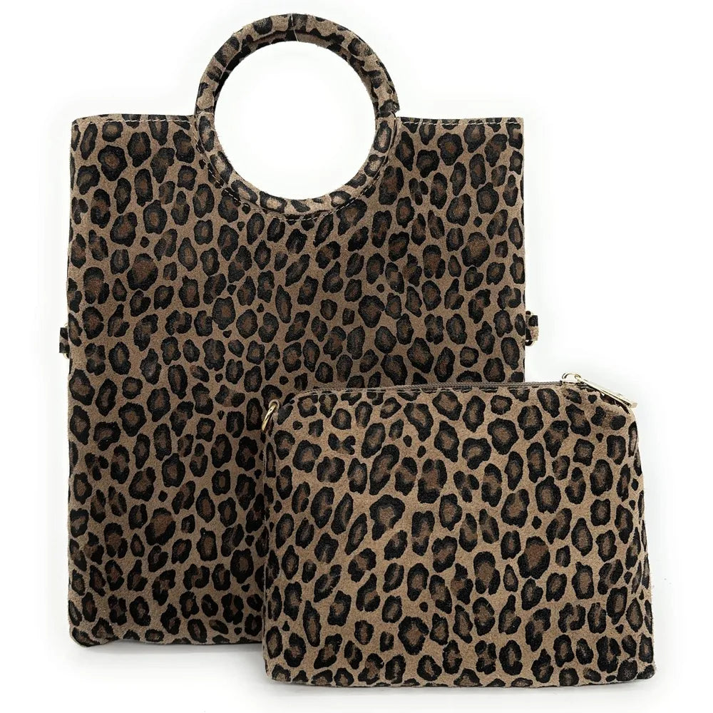 Sac pochette en croûte de cuir CHARLOTTE ET LEO Léopard taupe foncé