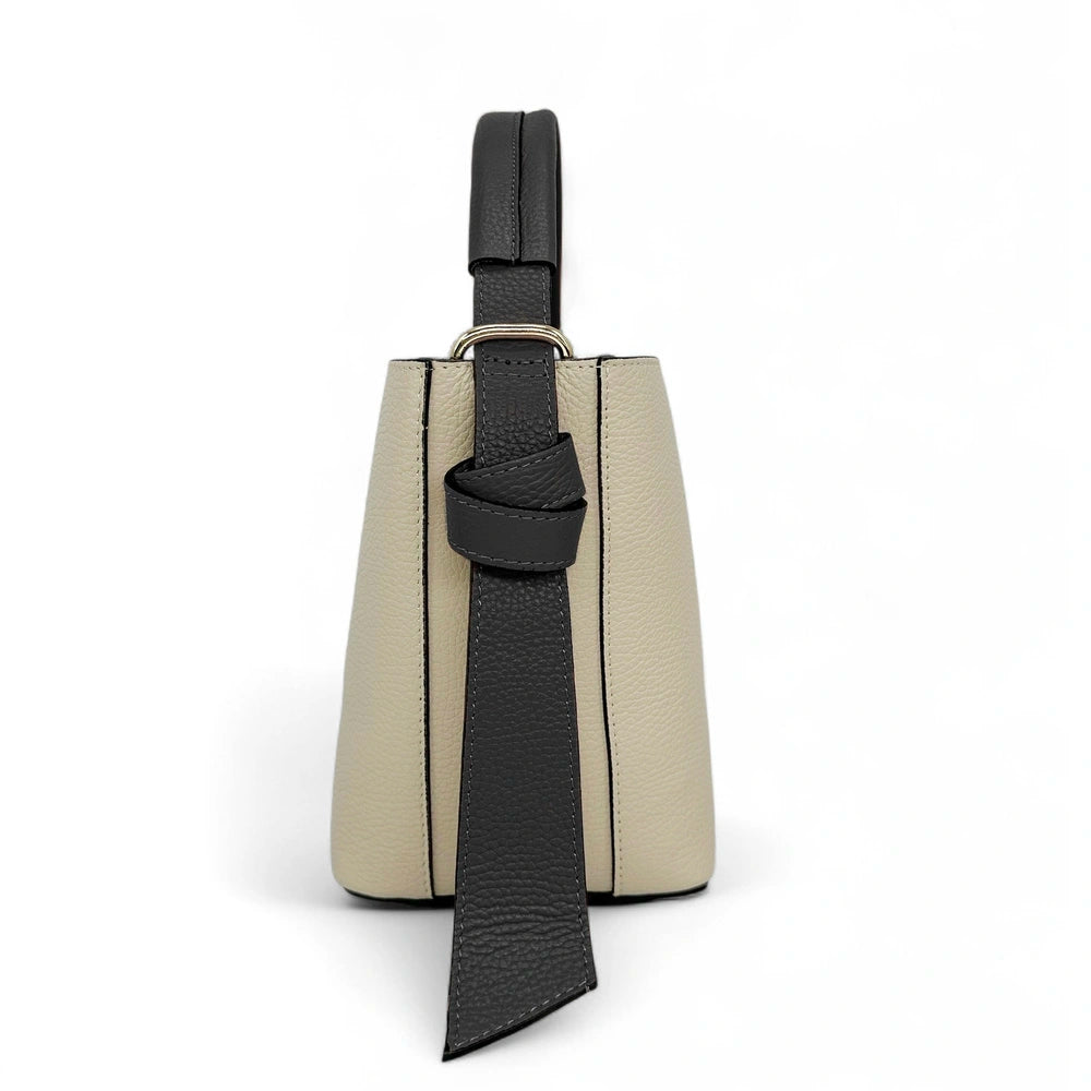 Beuteltasche und Clutch aus genarbtem Leder BIRDIE Beige und Schwarz