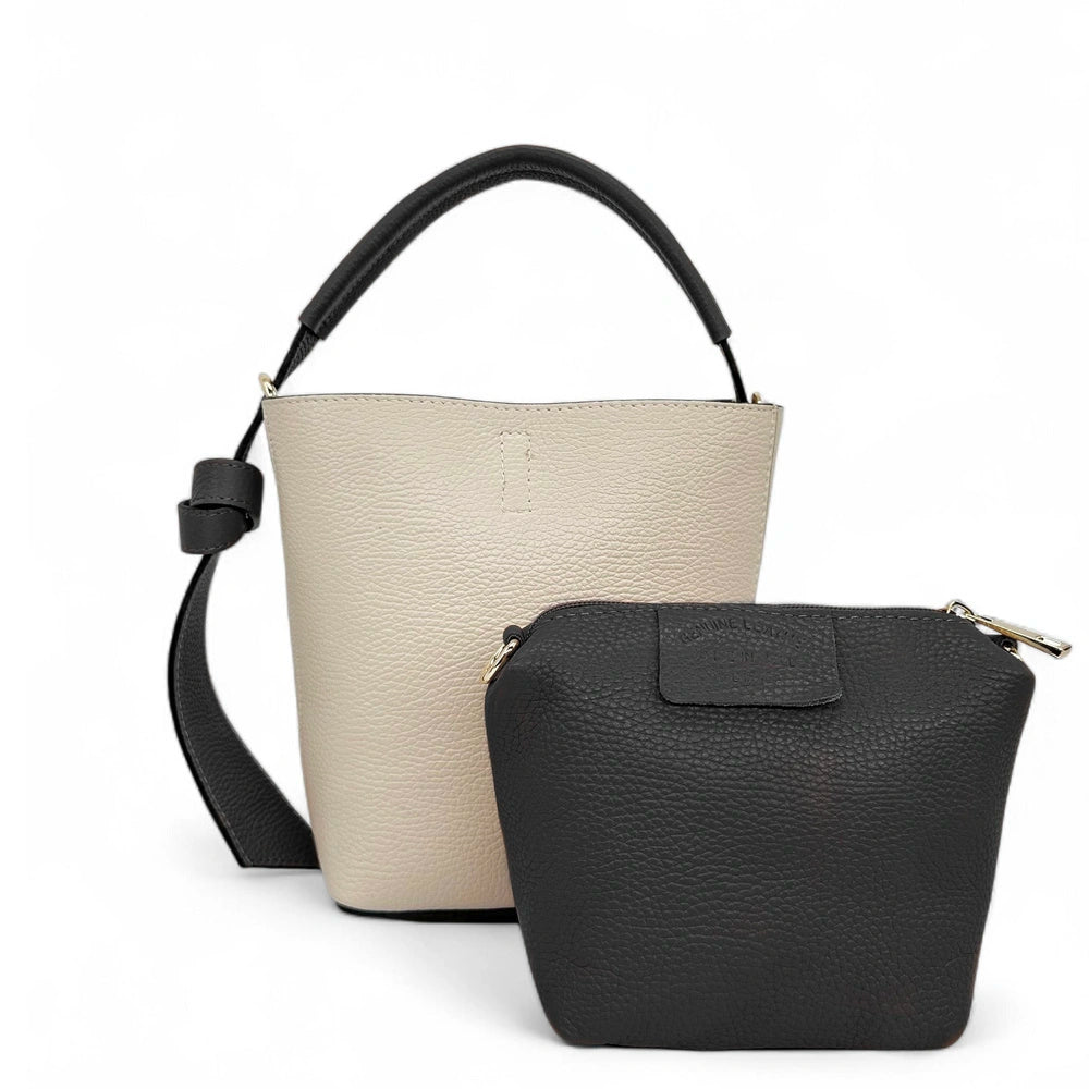 Beuteltasche und Clutch aus genarbtem Leder BIRDIE Beige und Schwarz