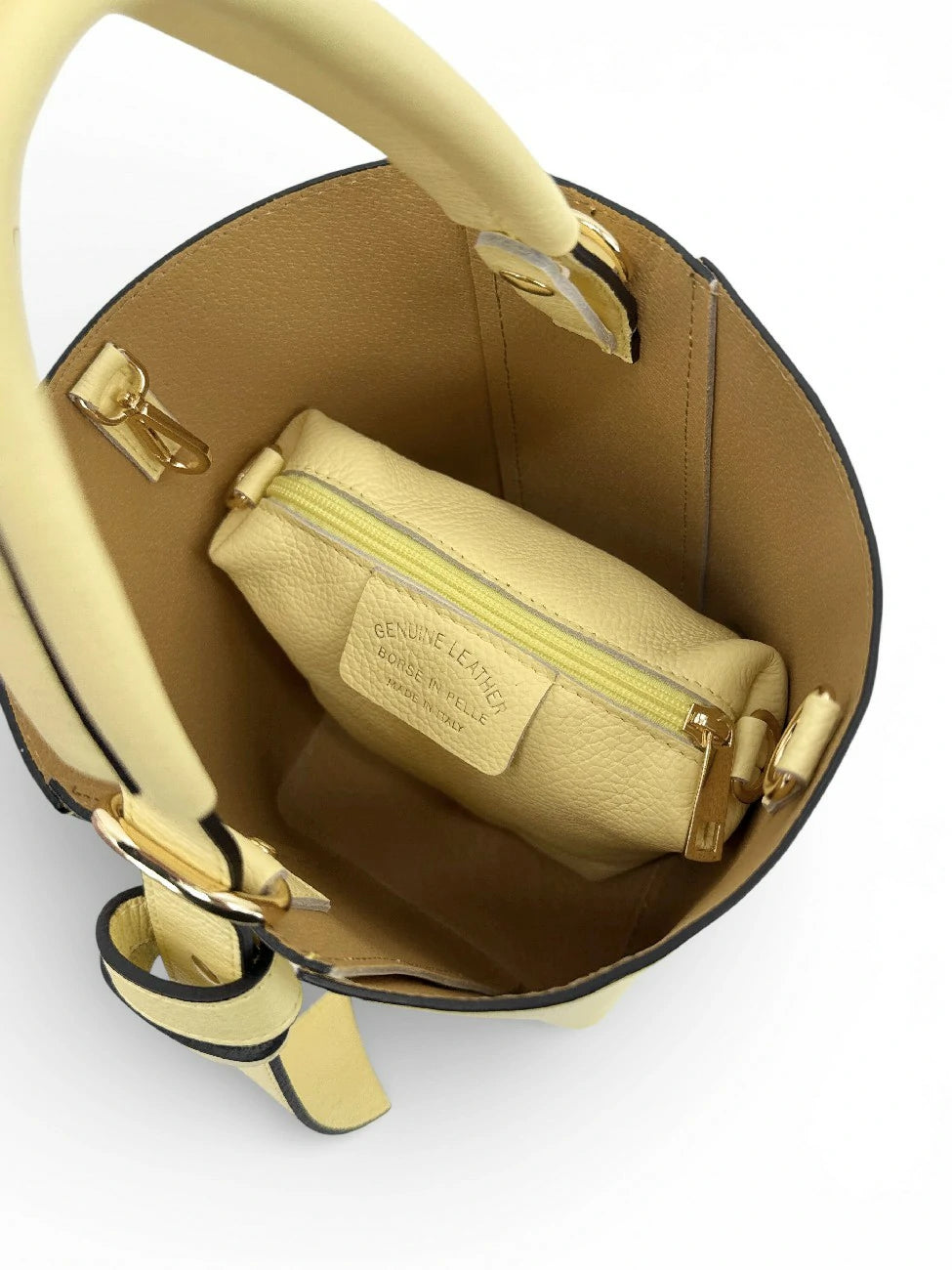 Beuteltasche und Clutch aus genarbtem Leder BIRDIE Softgelb